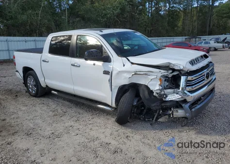 2017 Toyota Tundra Crewmax 1794 из США, поврежденный, VIN 5TFAW5F18HX661102